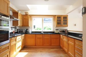 Kitchen with gas hob- click for photo gallery